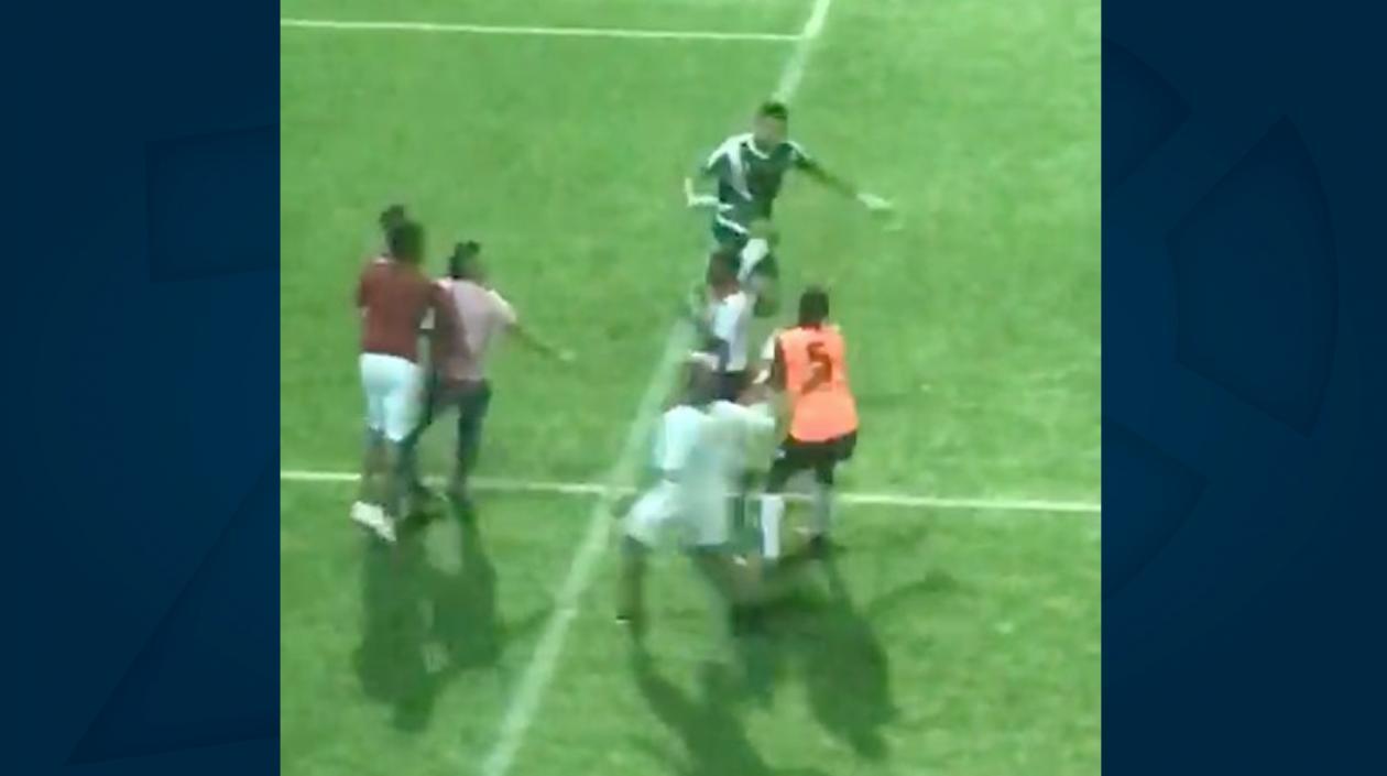 Momento de la batalla campal. 