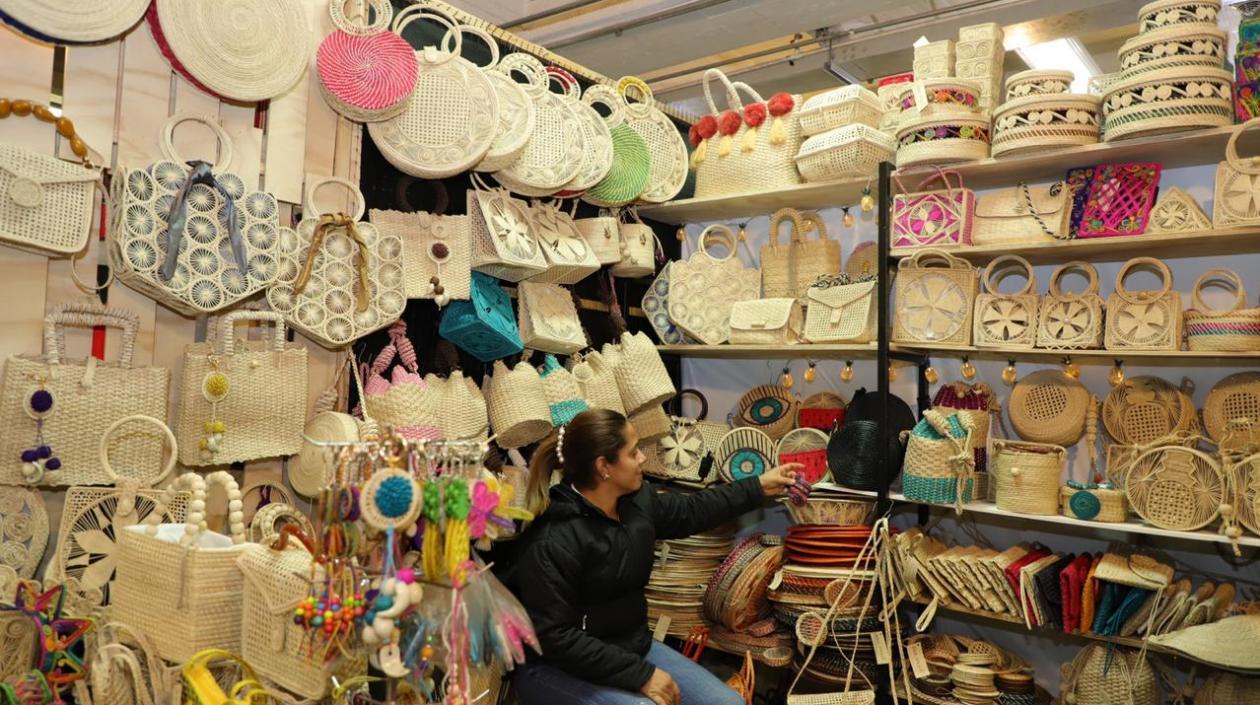 Algunas de las artesanías exhibidas en la convención.