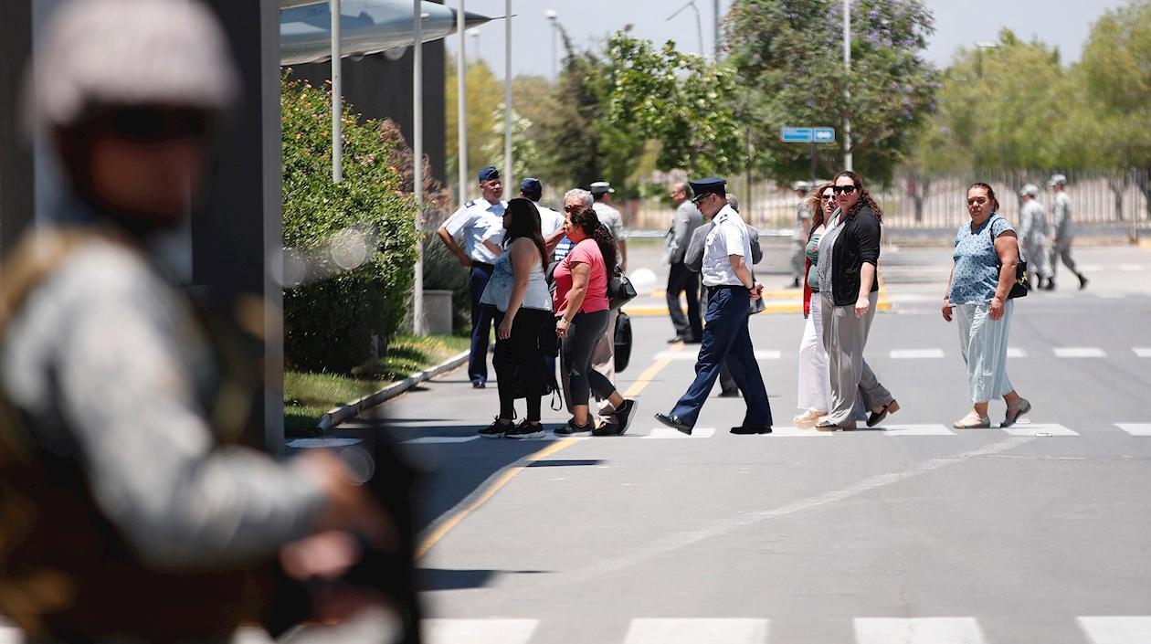  Familiares de los tripulantes del avión Hércules C130 de la Fuerza Aérea de Chile (FACH).