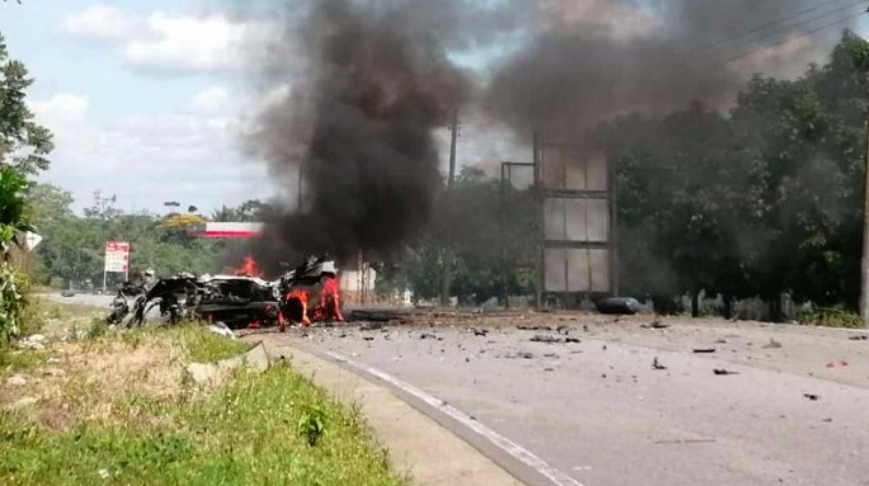 Así quedó el vehículo que explotó tras lanzar tatucos a la base militar en Cubará.