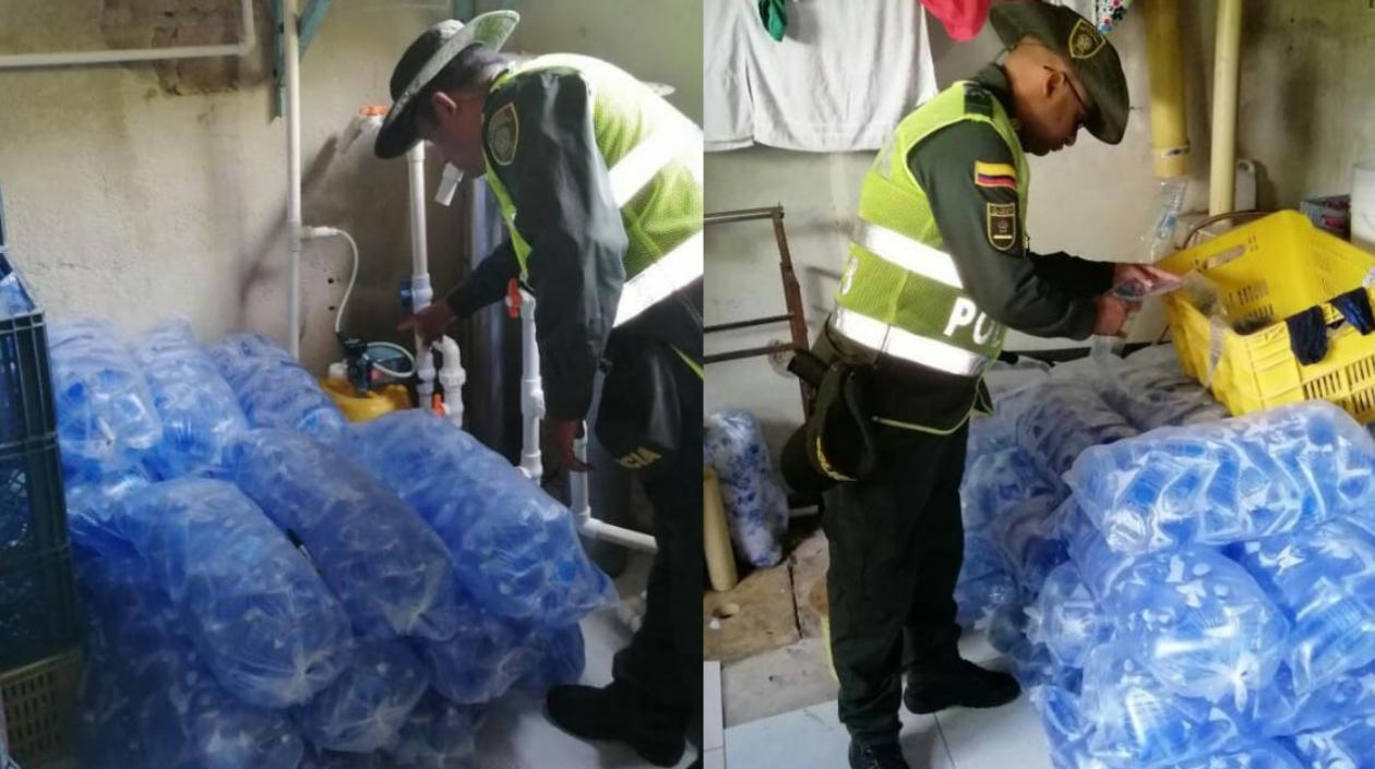 Bolsas con agua decomisadas.