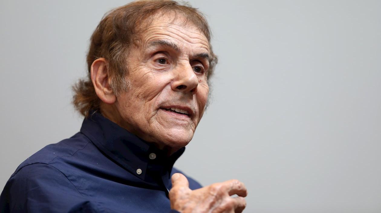 El pintor colombiano David Manzur 