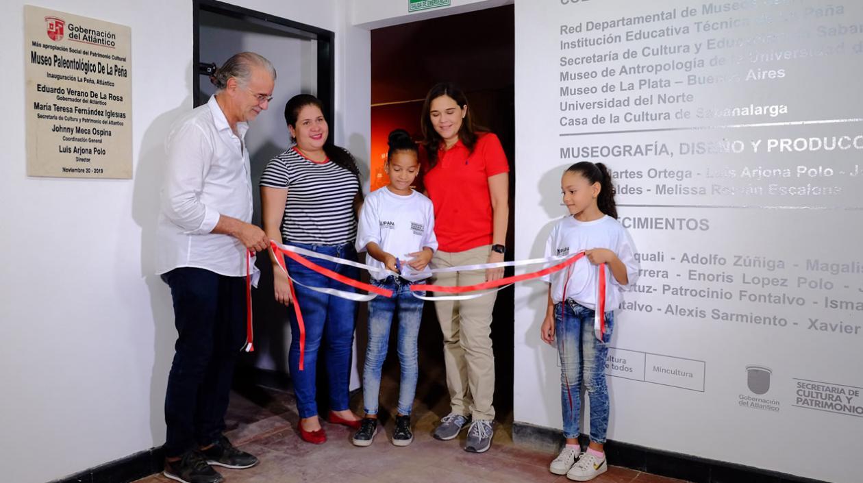 El Gobernador del Atlántico en la inauguración de lMuseo Paleontológico de la Peña Atlántico (MUPAPA).