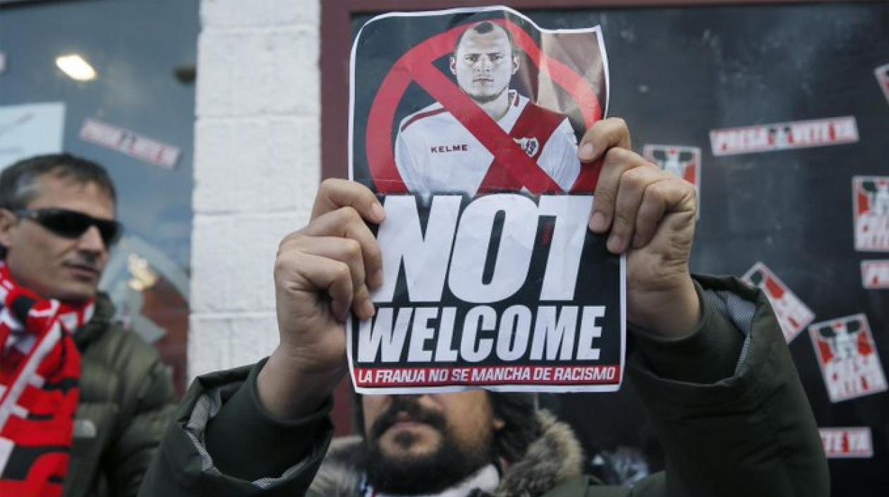 Afiches en contra del ucraniano.