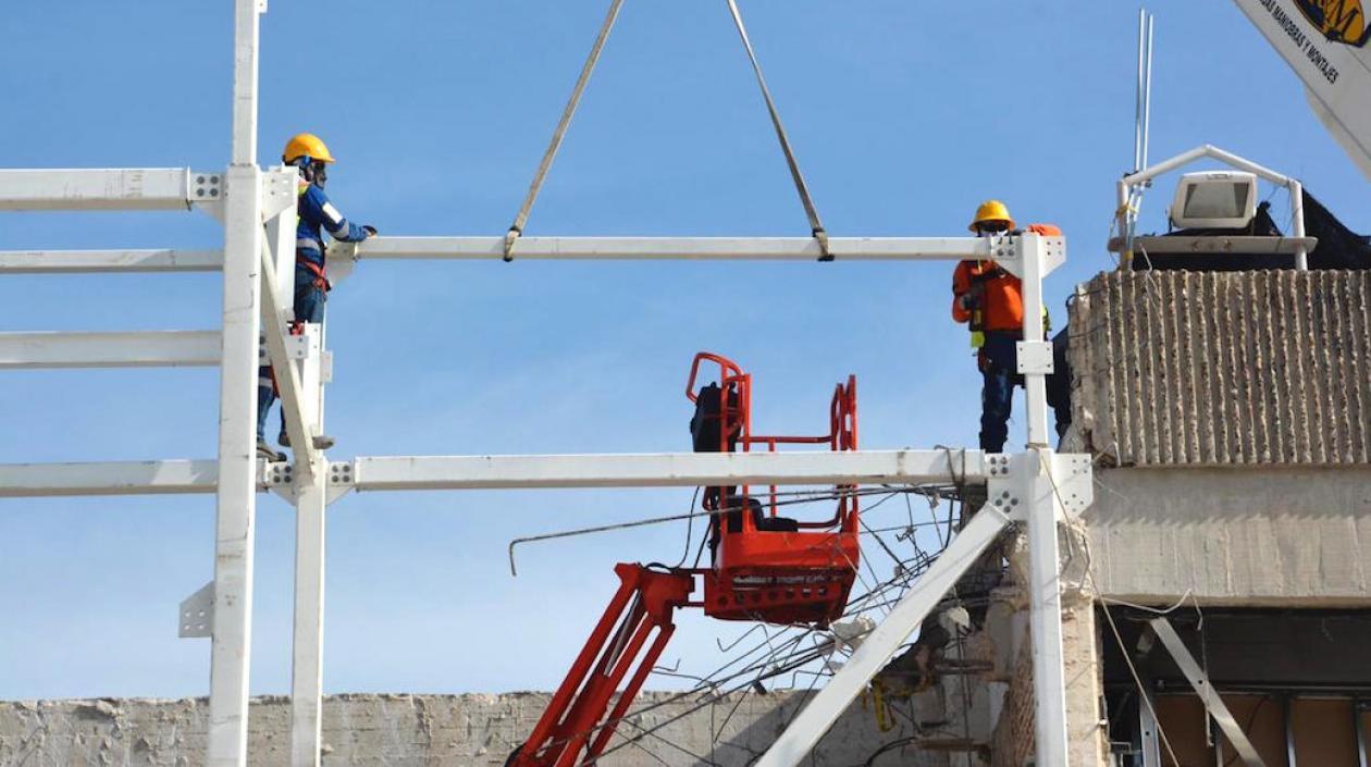 Trabajos en el aeropuerto Ernesto Cortissoz.