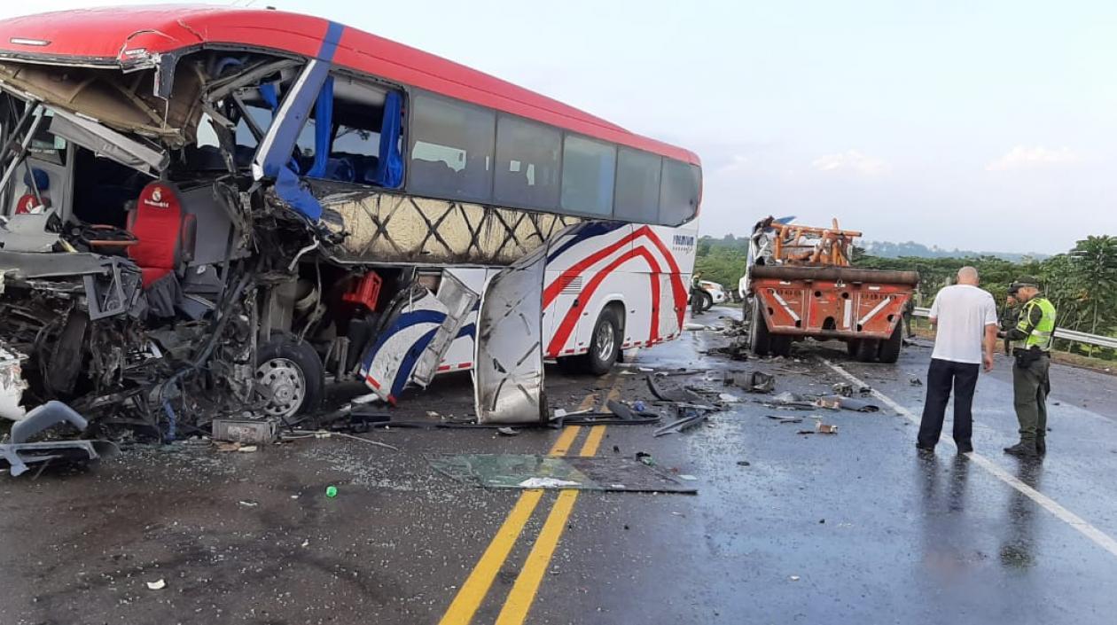 Así quedó el bus de Brasilia accidentado este jueves.