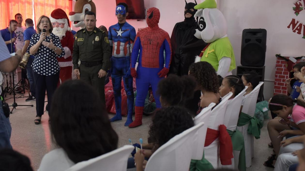 Hijos de reclusas reciben regalos de MinJusticia y el Inpec.