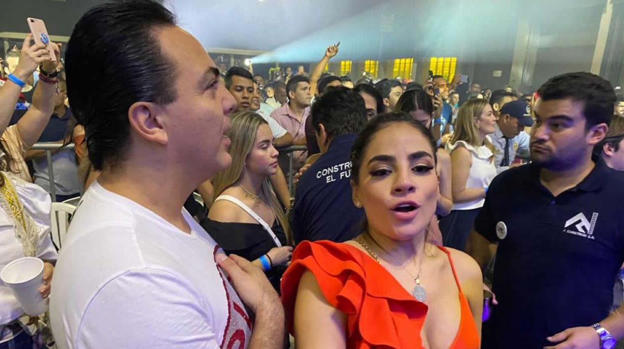 Cristian Castro con su novia barranquillera Martha Muvdi