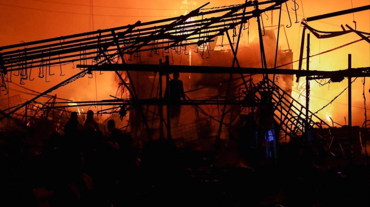 Las llamas consumiendo el mercado mexicano.