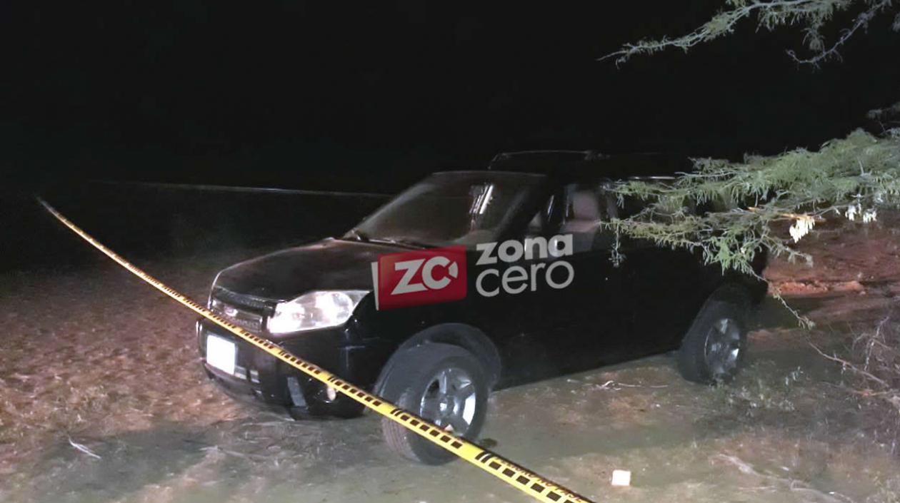 El carro de Nathalia Jiménez y Rodrigo Monsalve.