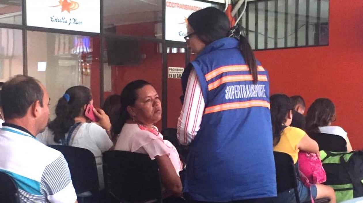 La Superintendencia de Transporte ejerciendo controles en las terminales.