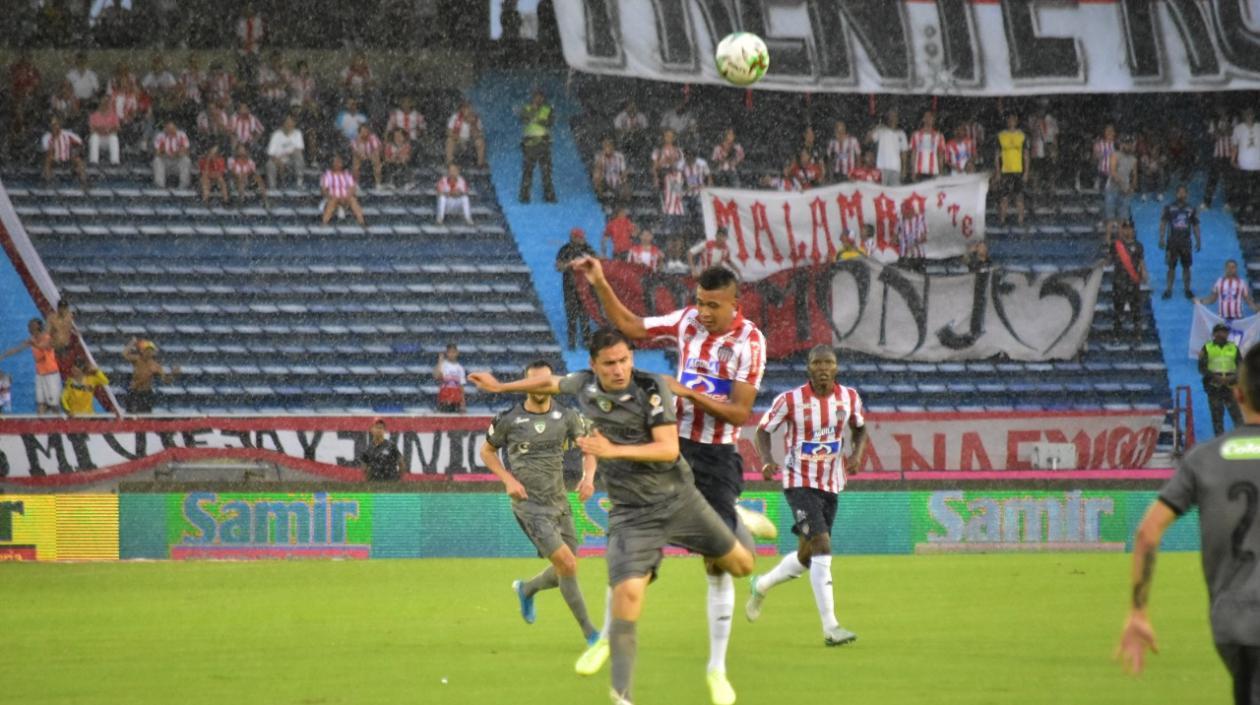 Víctor Cantillo en una acción del partido ante La Equidad. 