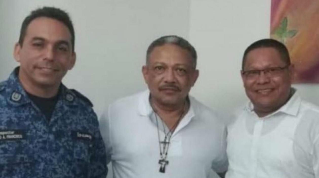 Manuel Cadrazco (en el medio, con una cruz), se posesionó como alcalde de San Benito Abad, Sucre