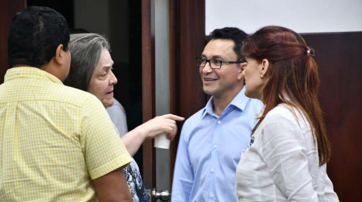 Clara López, Carlos Caicedo y Rosa Cotes.