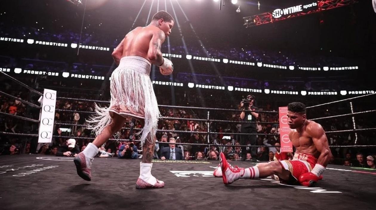 El americano Gervonta Davis tras mandar a la lona al cubano Yuriorkis Gamboa.