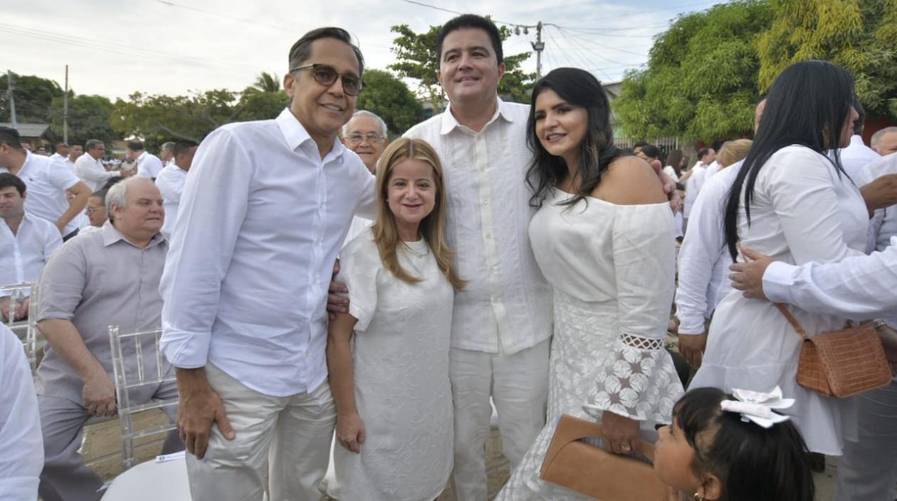 La Gobernadora Elsa Noguera y el Alcalde Rodolfo Ucrós (centro).