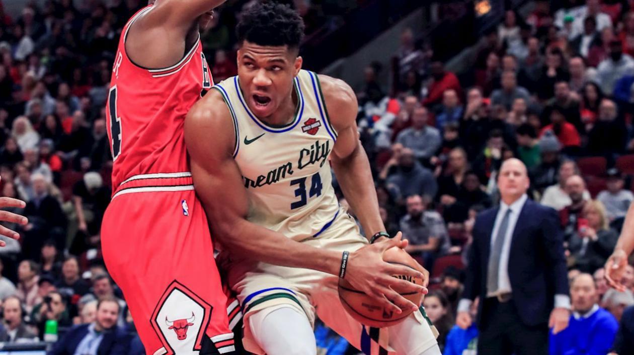 Giannis Antetokounmpo en acción. 