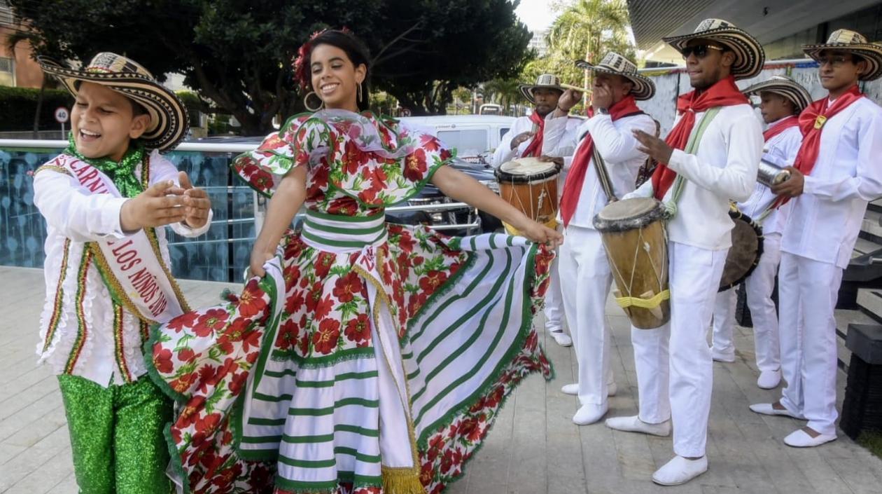 César De la Hoz e Isabella Chacón, Reyes del Carnaval de los Niños.