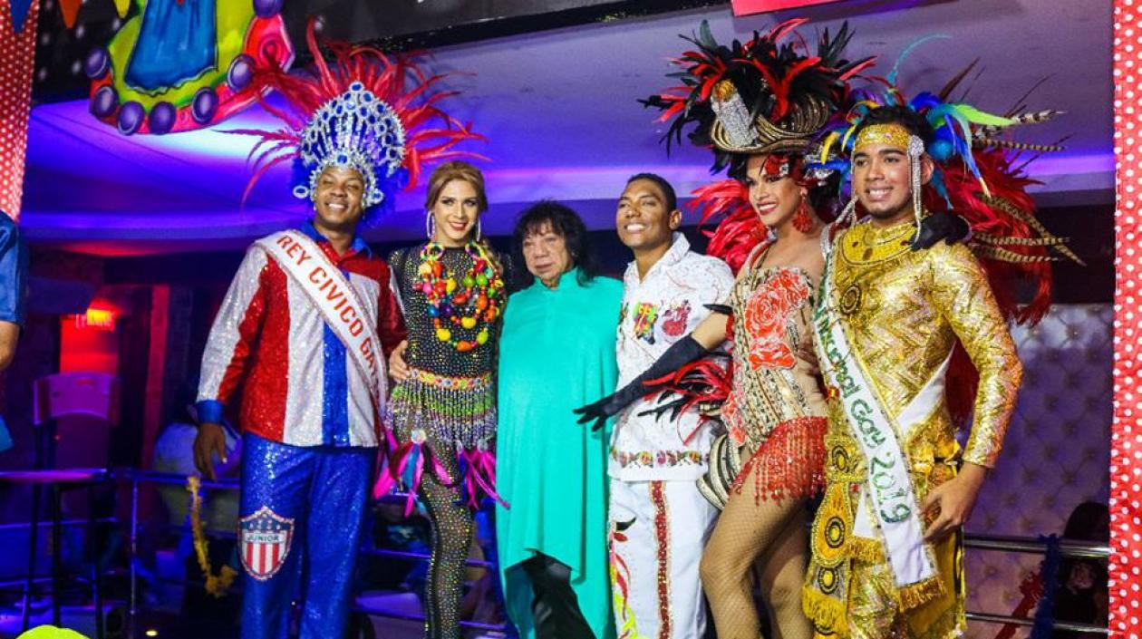 Jairo Polo, Presidente de la Corporación Autónoma del Carnaval Gay, y los Reyes de la fiesta.