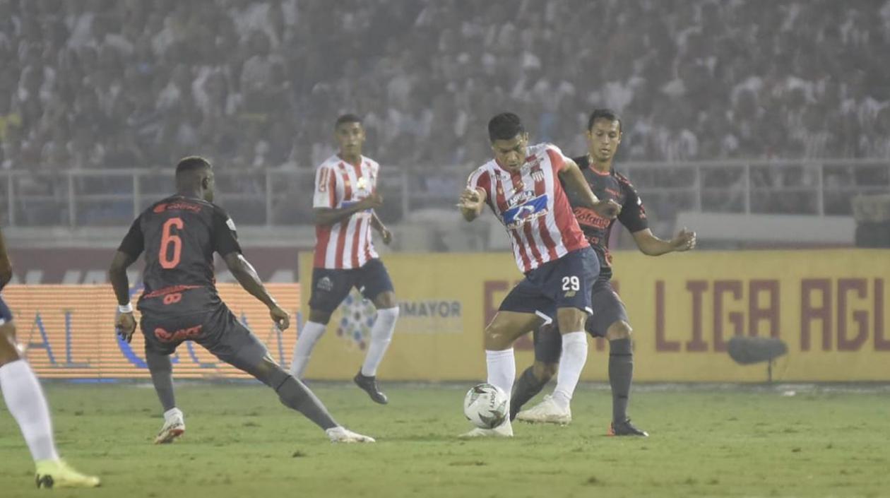 Teófilo Gutiérrez comandará el ataque de Junior. 