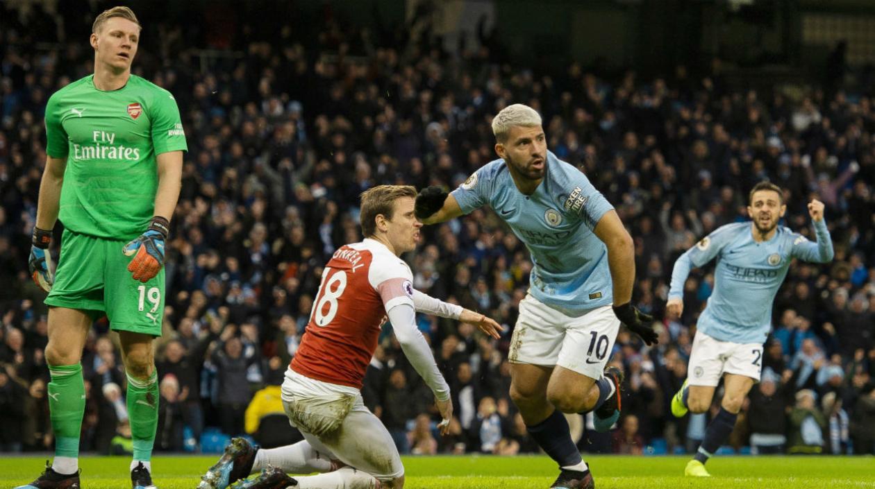 Sergio Agüero celebra un gol. 