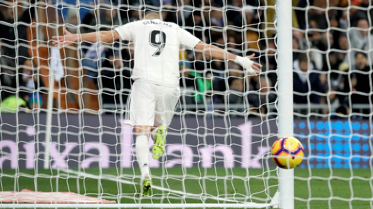 Karim Benzema celebra su anotación. 