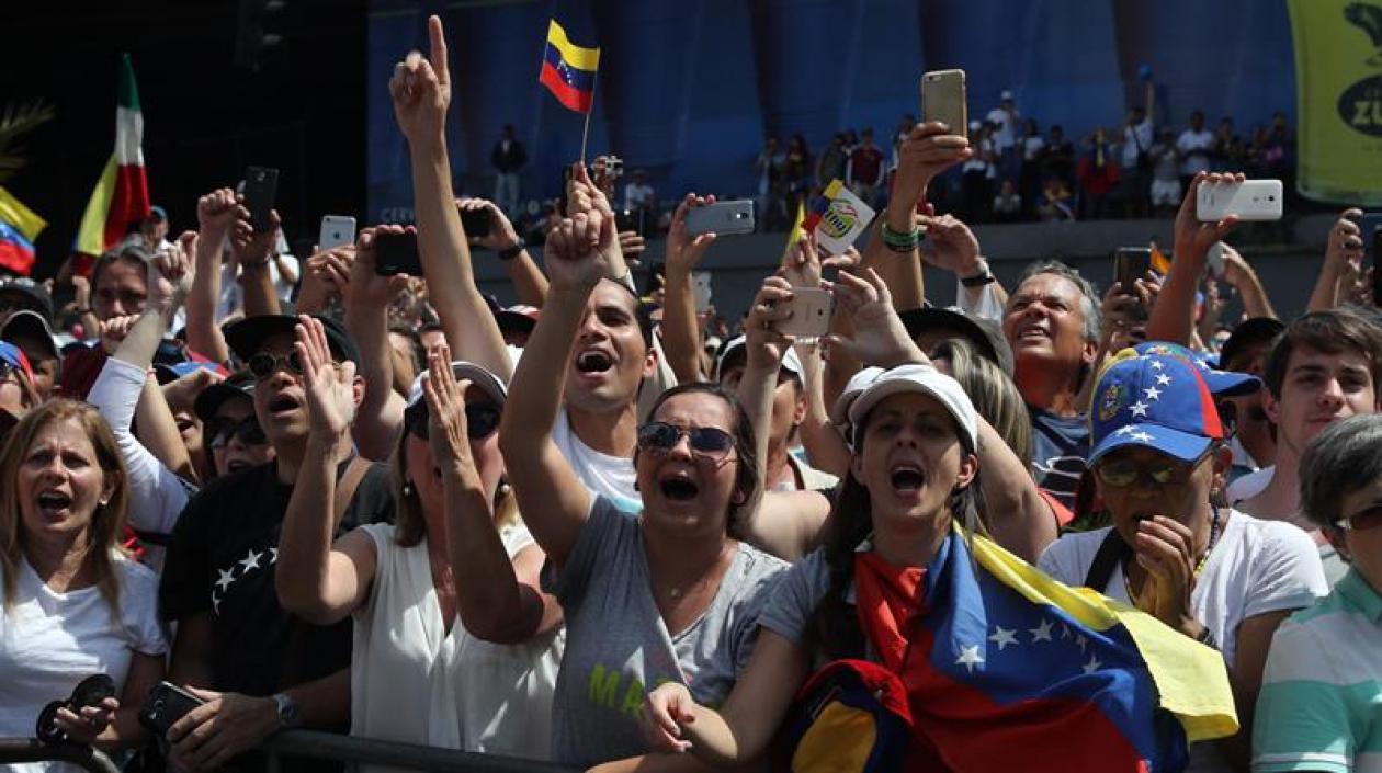 Cientos de venezolanos no reconocen la legitimidad de Nicolás Maduro.