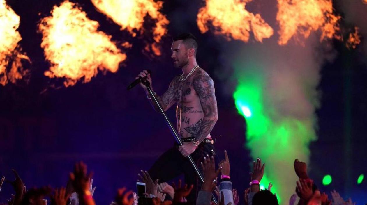 Adam Levine vocalista líder de Maroon 5.