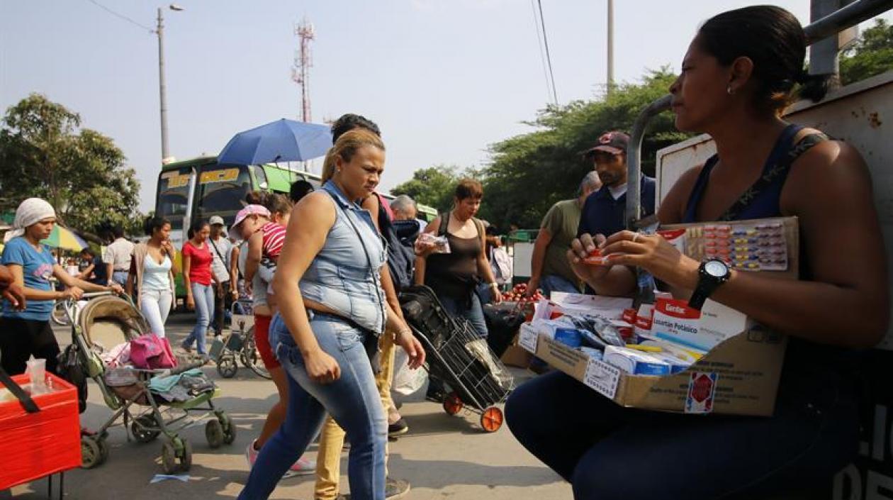 Los venezolanos en el puente Simón Bolívar. 
