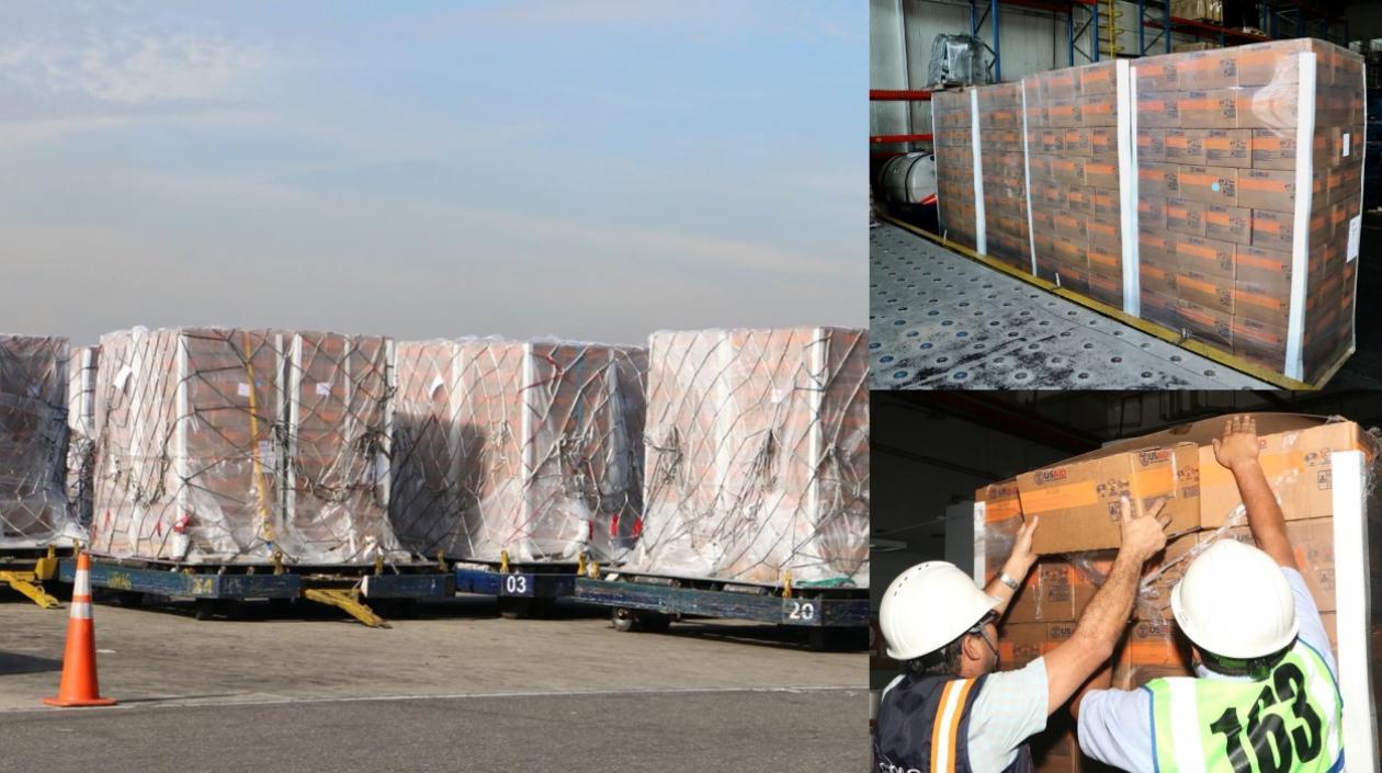 Cajas con alimentos y medicamentos.