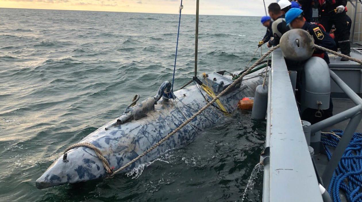 Reflote de uno de los semisumergibles.