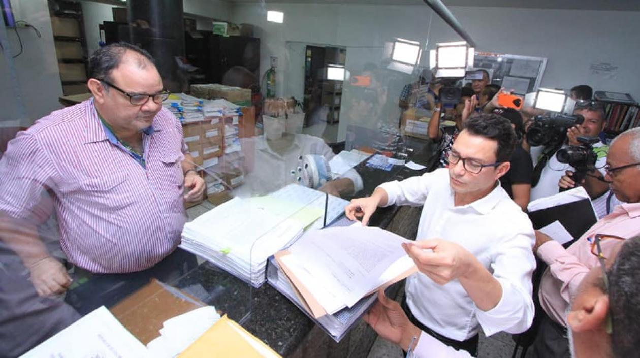 Carlos Caicedo, el día en que interpuso la acción popular.