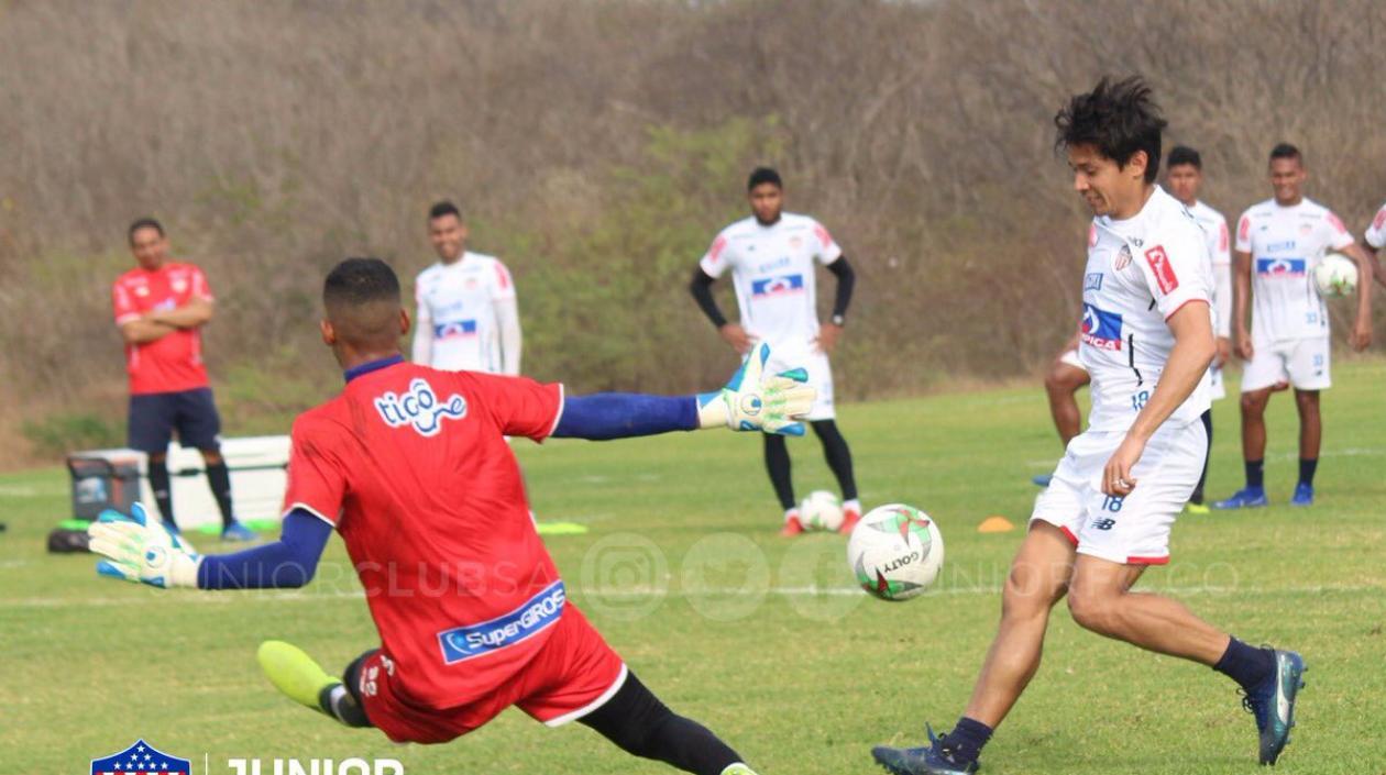 Matías Fernández durante el entrenamiento.