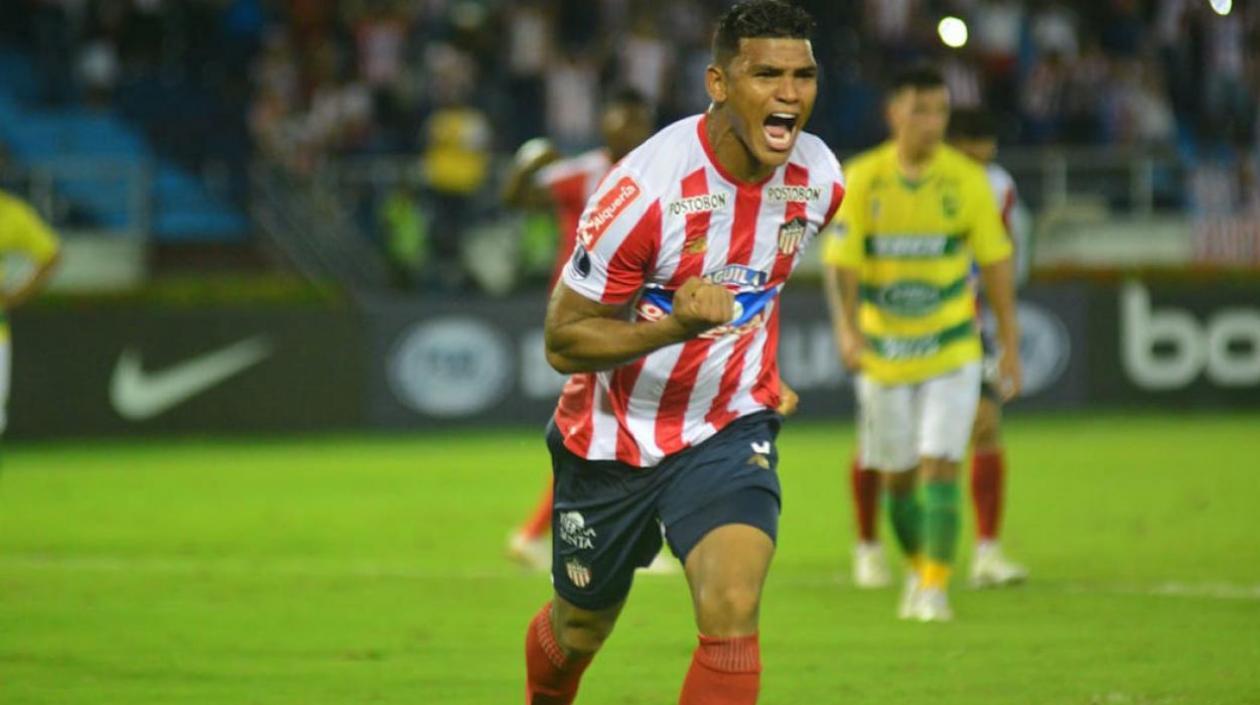 El defensor Rafael Pérez.