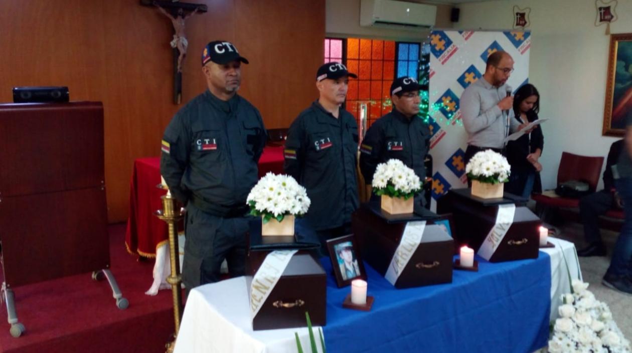 Entrega de restos óseos en Medellín.