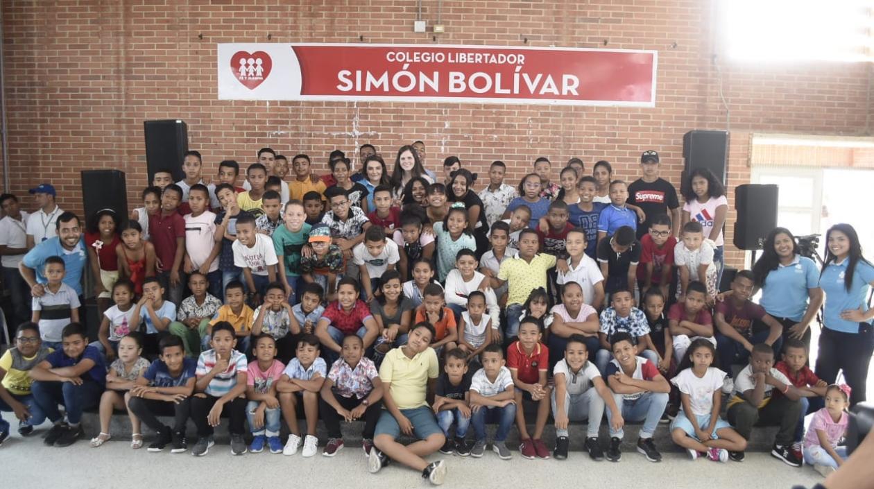 Beneficiarios de la Fundación Tecnoglass.