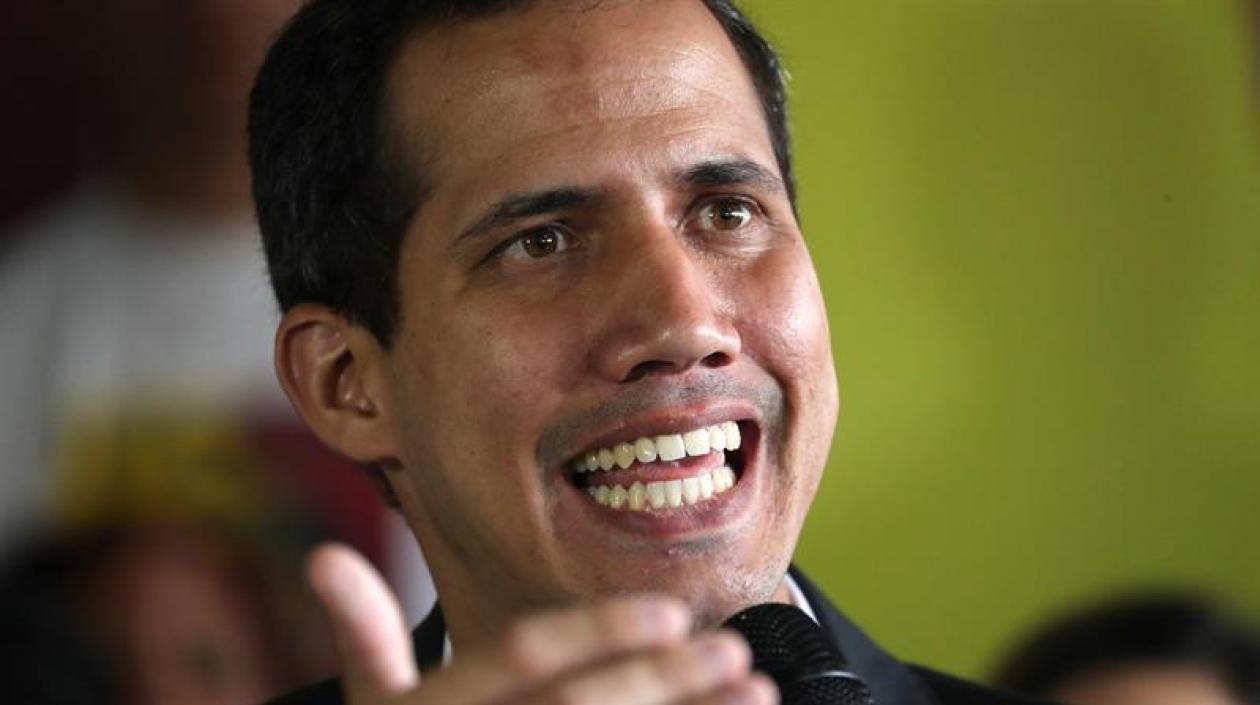 Juan Guaidó, presidente del parlamento venezolano, proclamado presidente.