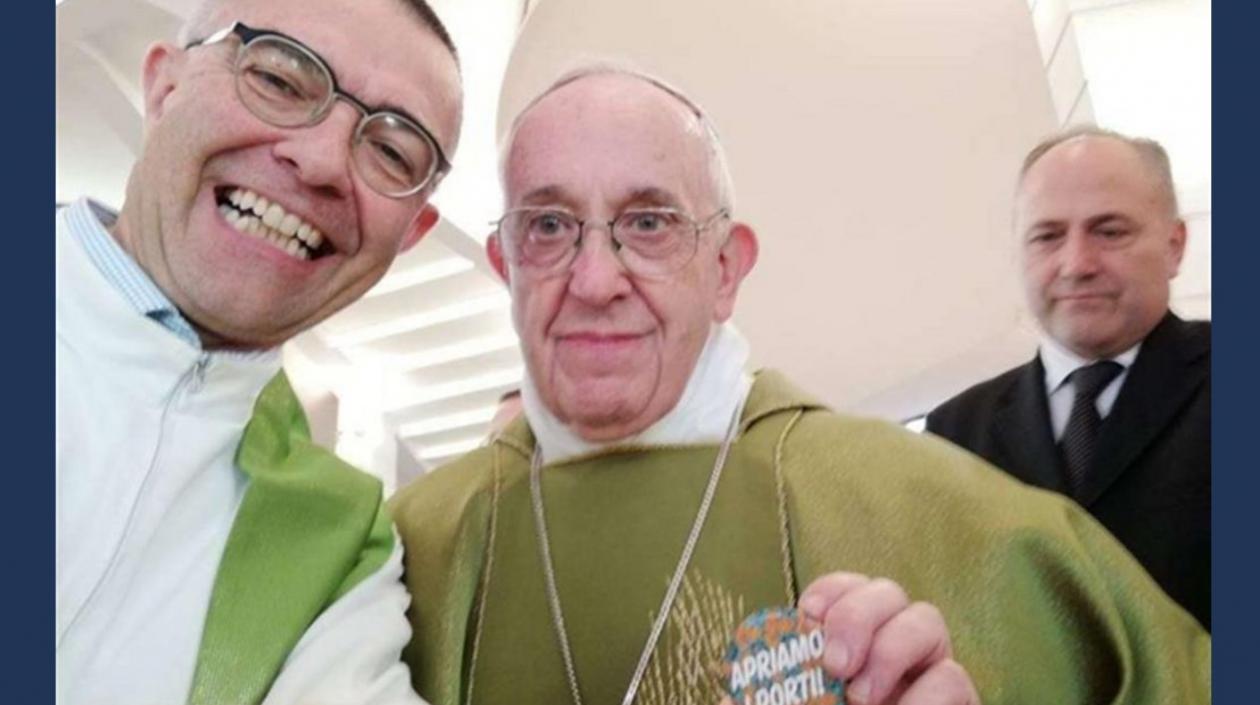 El párroco de Marghera (Venecia), Nandino Capovilla, y el Papa Francisco.