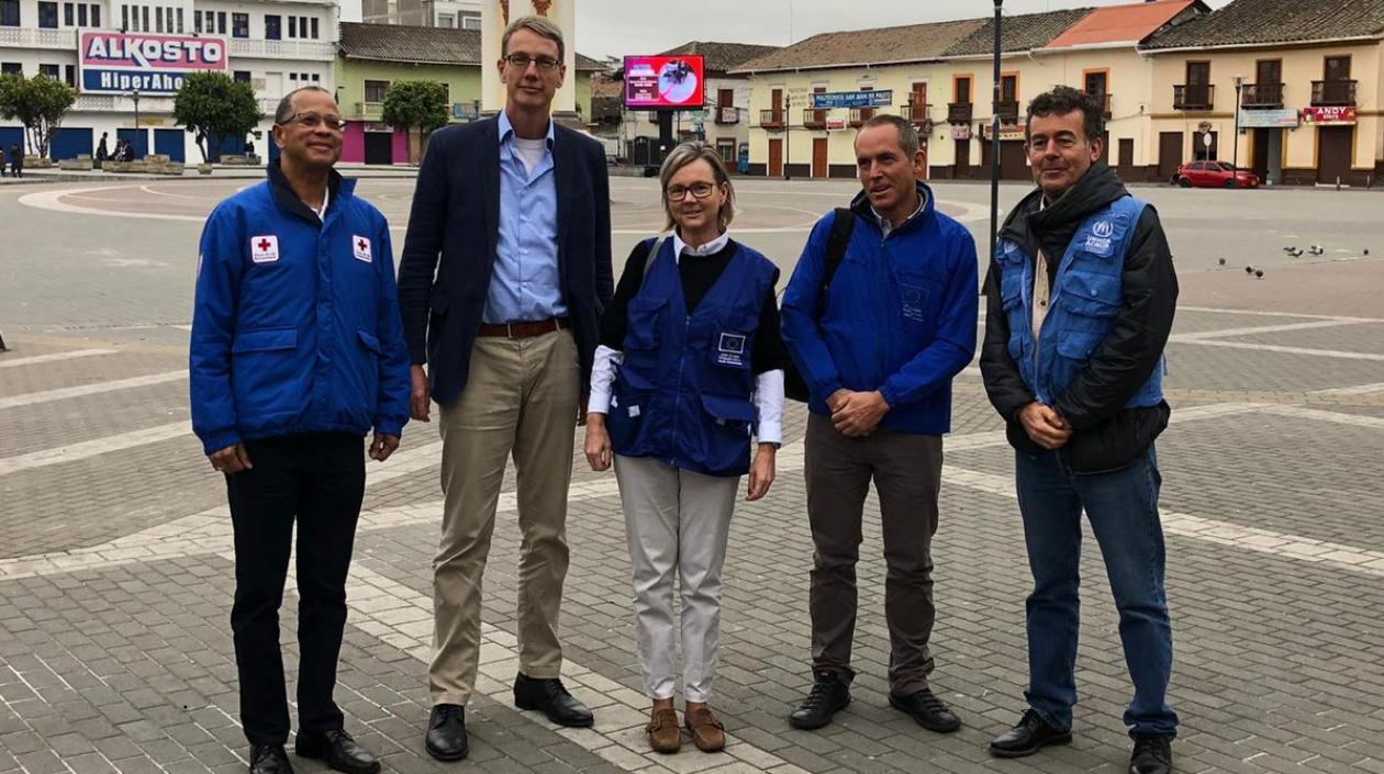 Los integrantes de la misión europea.