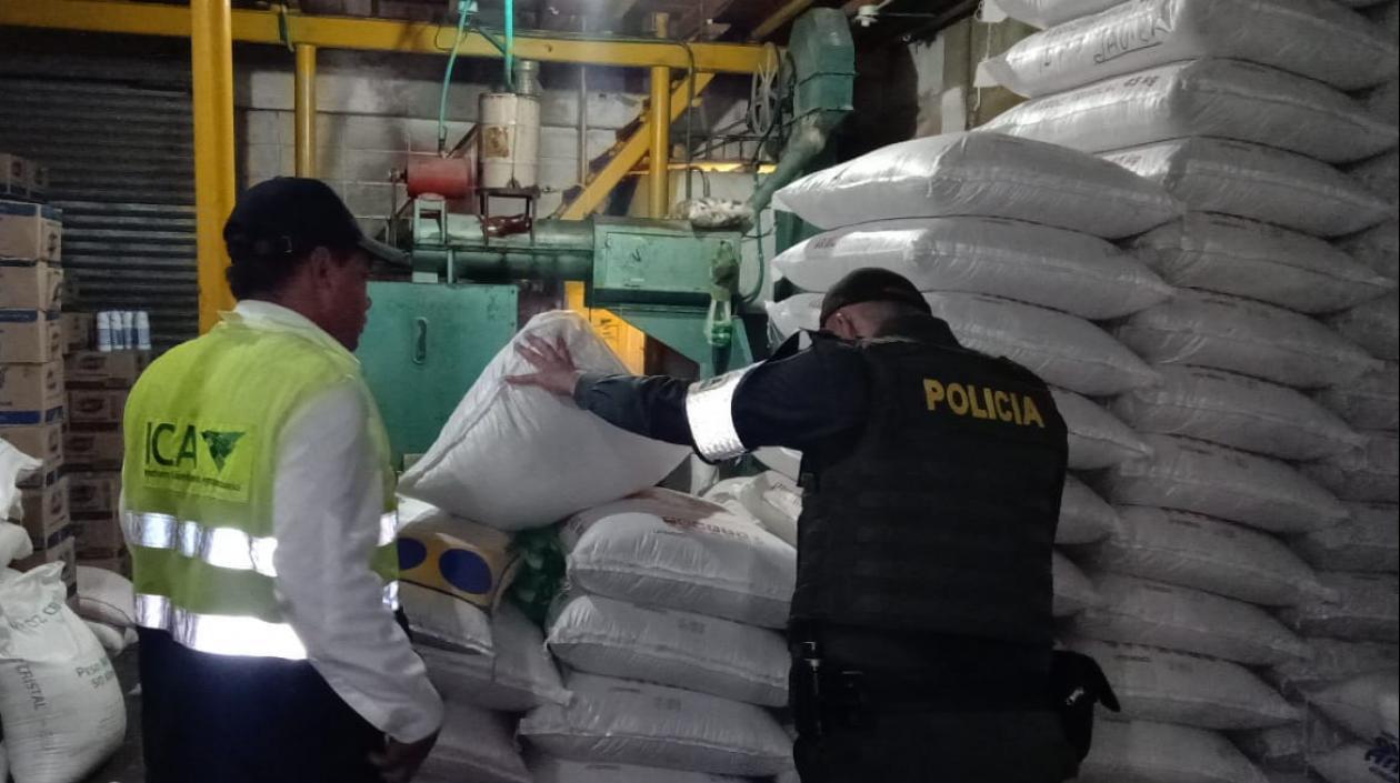 El arroz decomisado no cumplía con el reglamento de rotulado para alimentos.