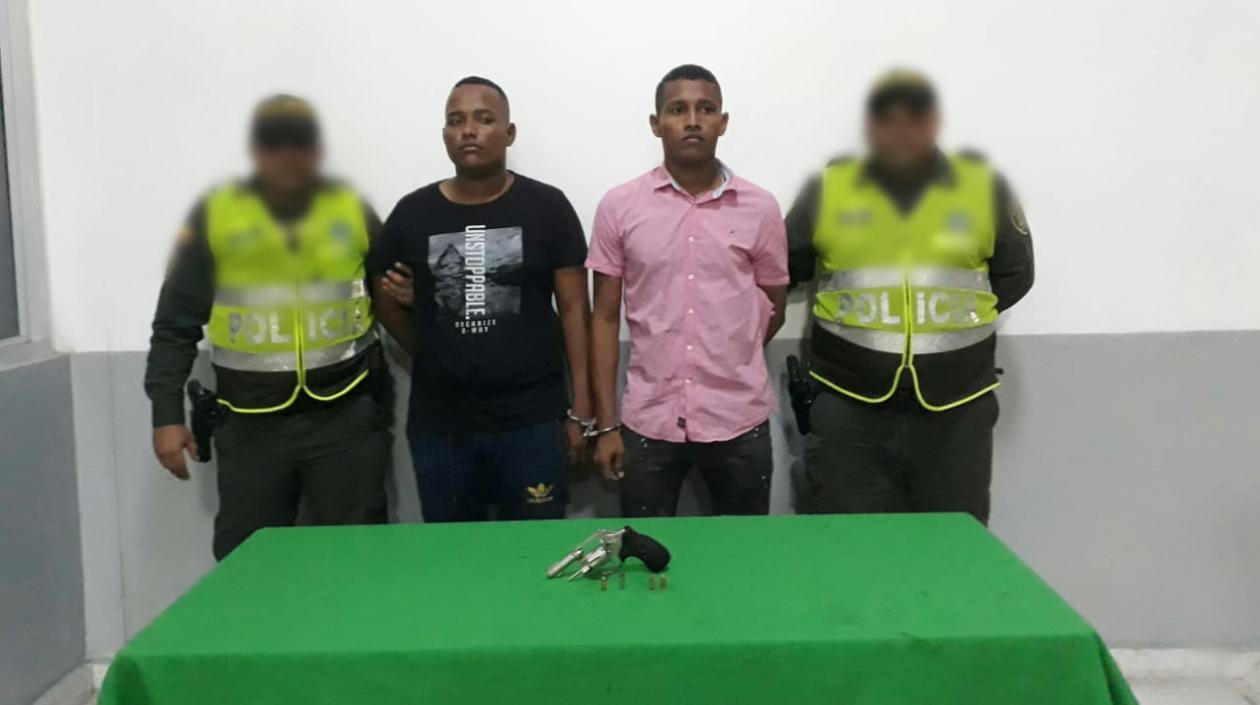 Capturados en motocarro con un arma.