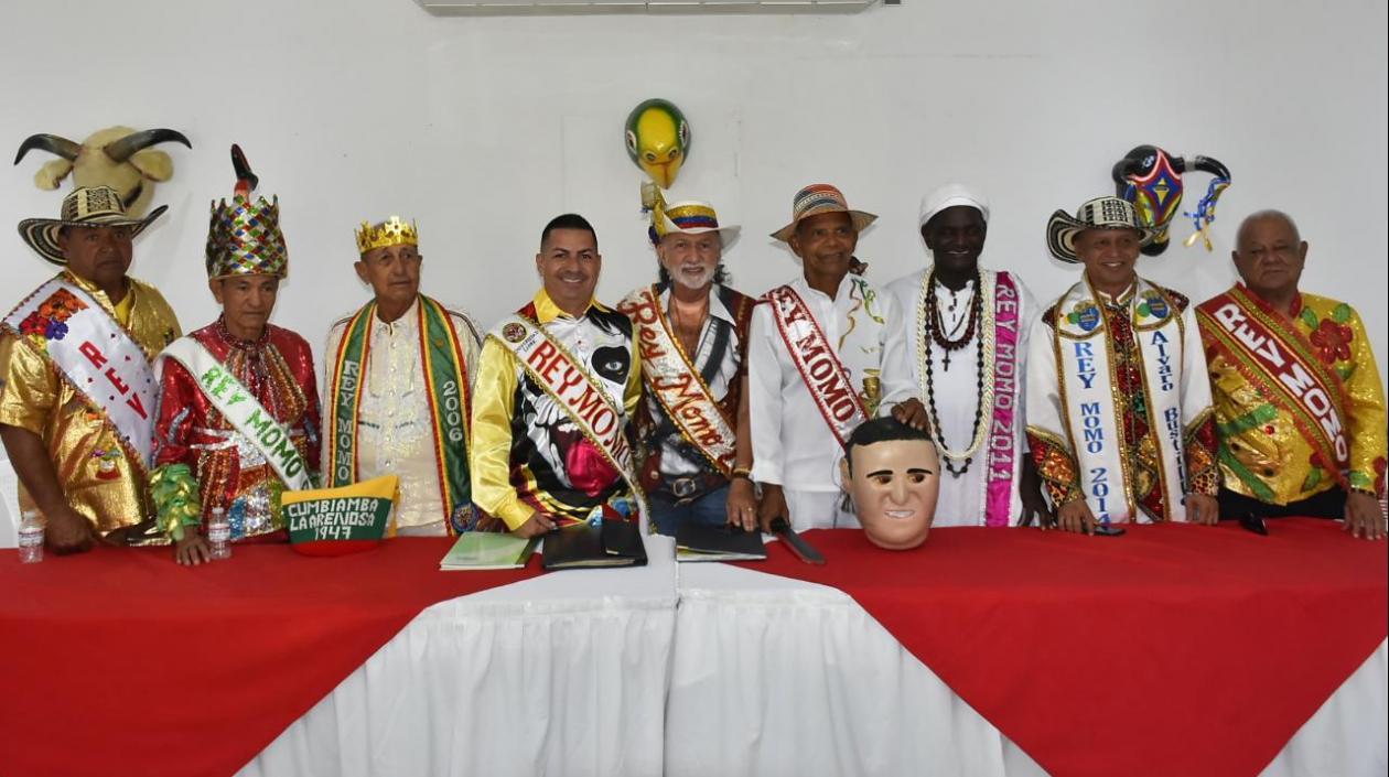Los ex reyes Momos.
