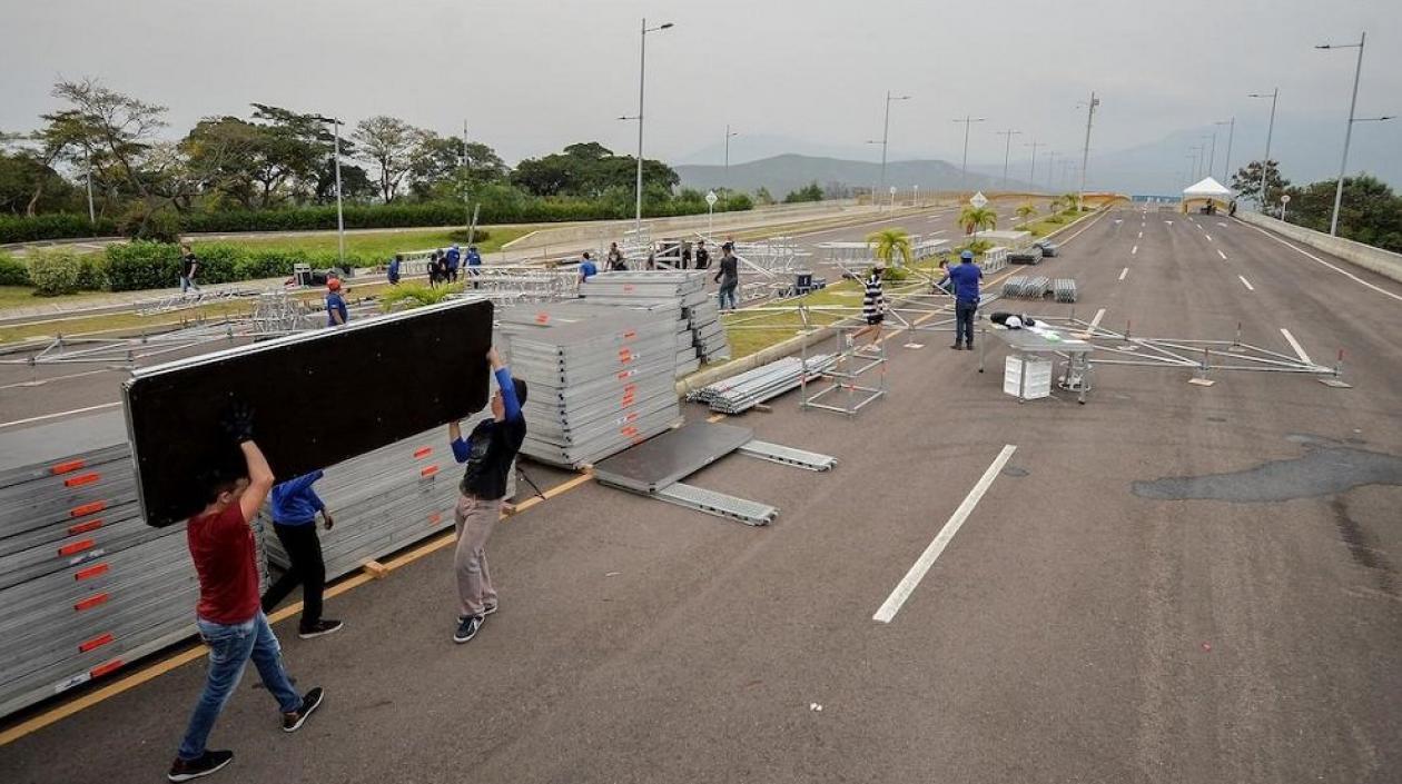 Montaje del concierto a favor de Venezuela.