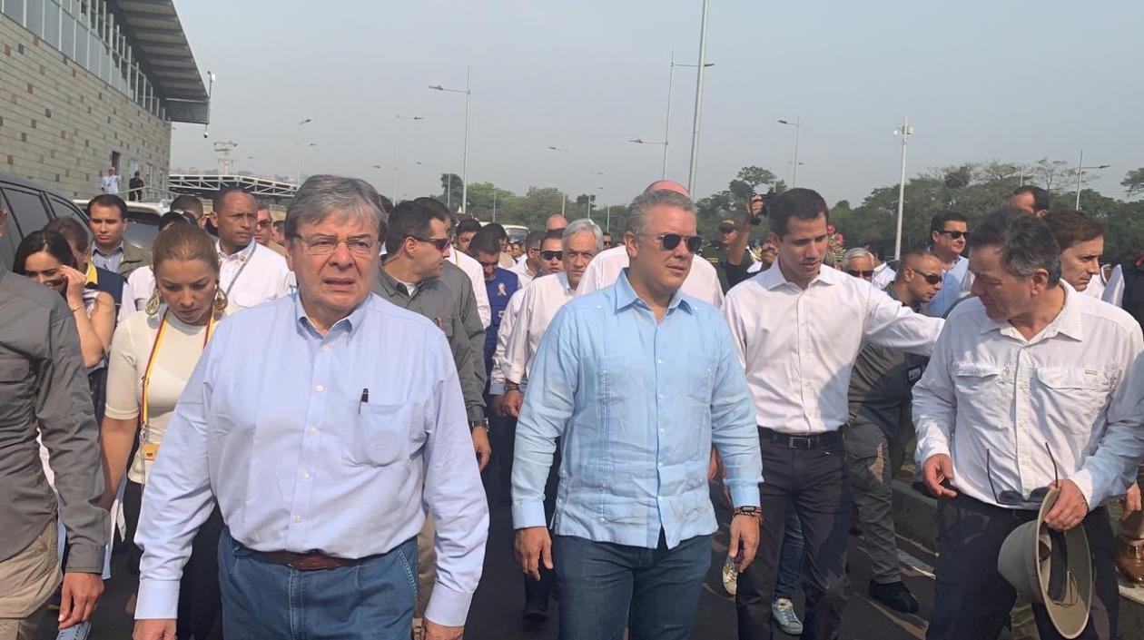 El Presidente Iván Duque acompaña al jefe del parlamento venezolano Juan Guaidó,  en la bodega de ayudas humanitarias hacia Venezuela.