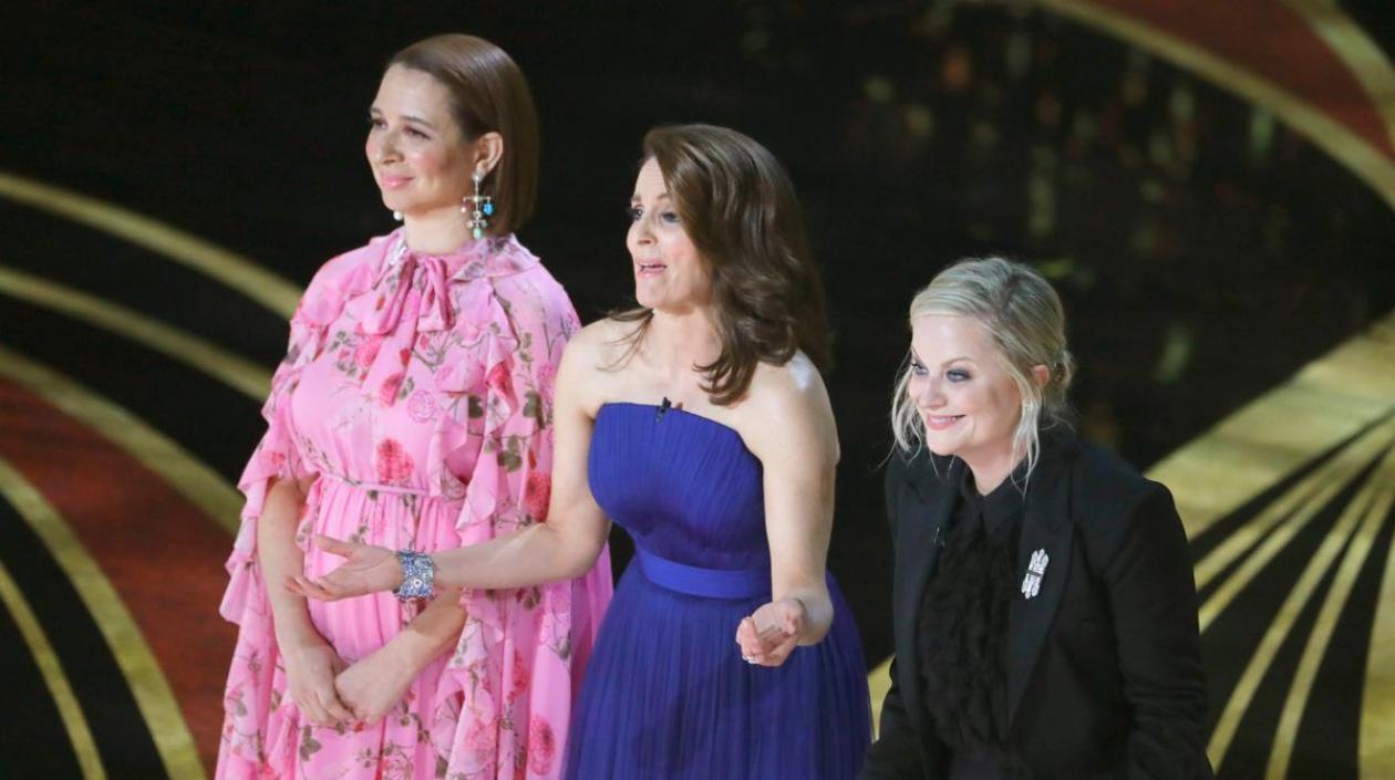  Maya Rudolph junto con Amy Poehler y Tina Fey.