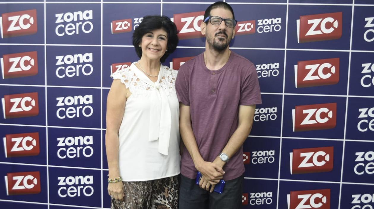 Margarita de Duncan y el jugador colombiano Óscar Tobón. 