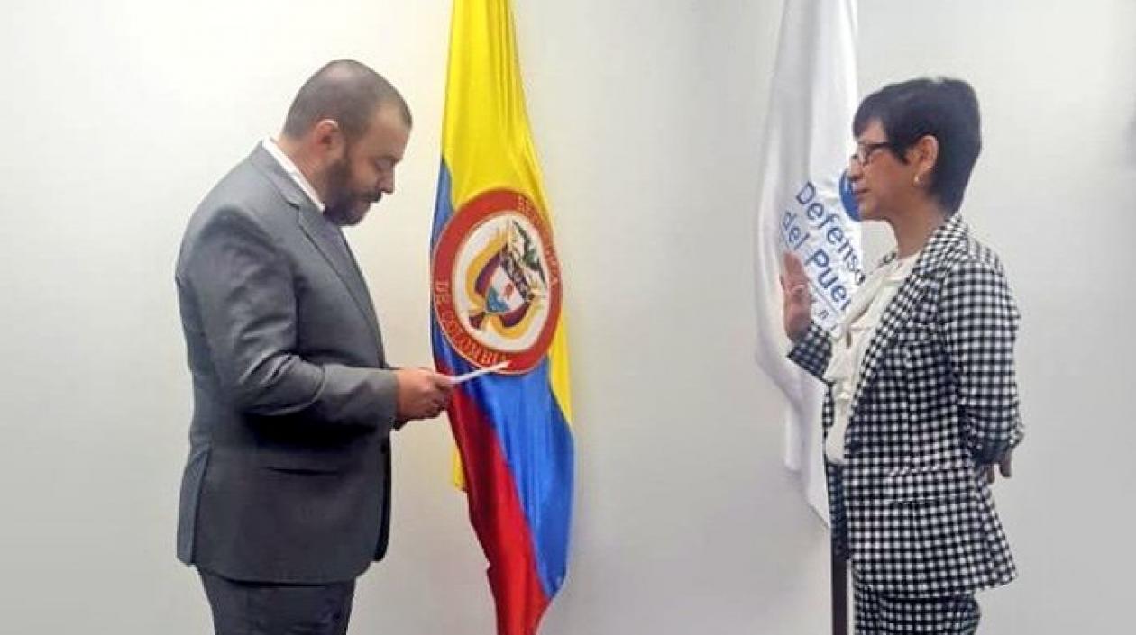 Alma Riquett se posesionó como Defensora Regional del Atlántico ante el Defensor Nacional del Pueblo, Carlos Negret.
