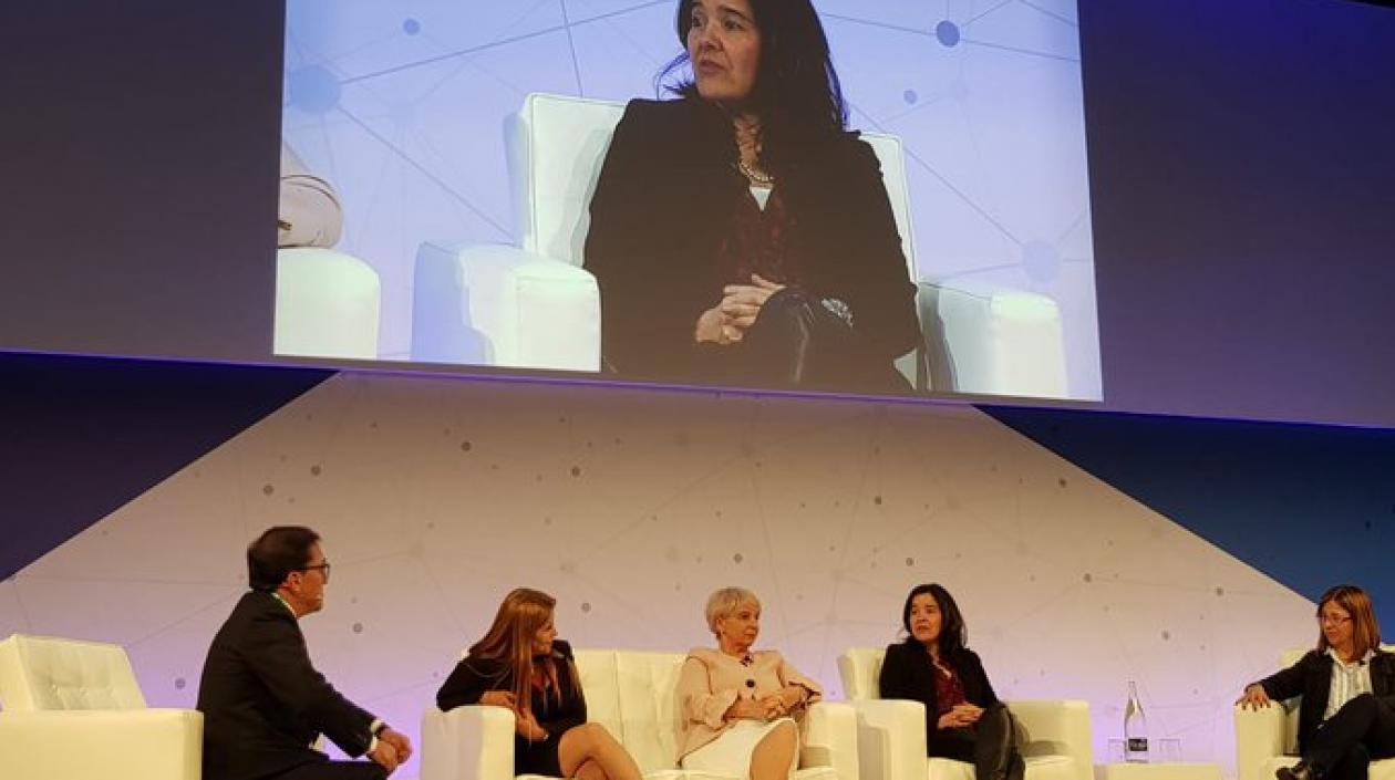 Sylvia Constaín, La ministra de las Tecnologías de la Información y las Comunicaciones (TIC) de Colombia 