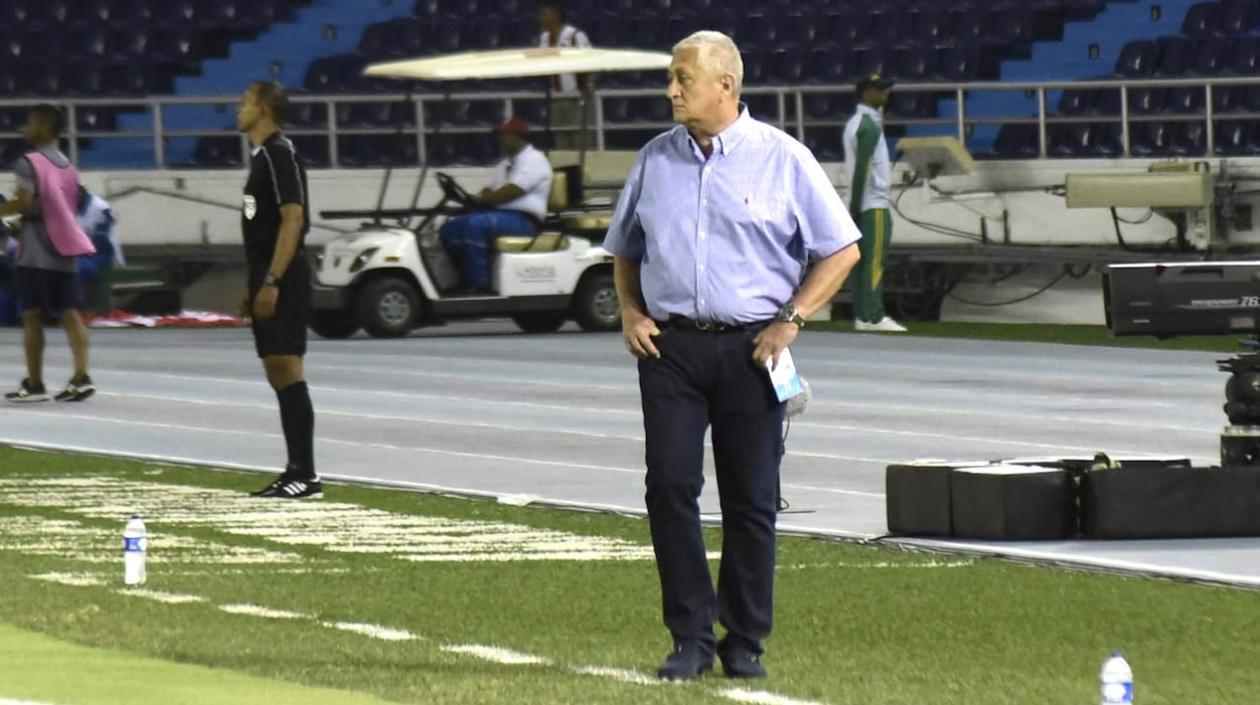 Eduardo Lars, DT de Envigado.