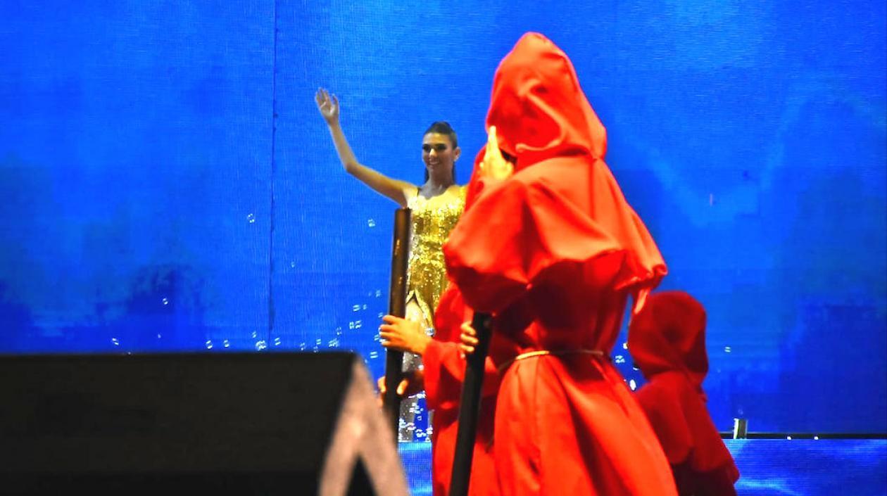 La reina Carolina en su primer salida al escenario